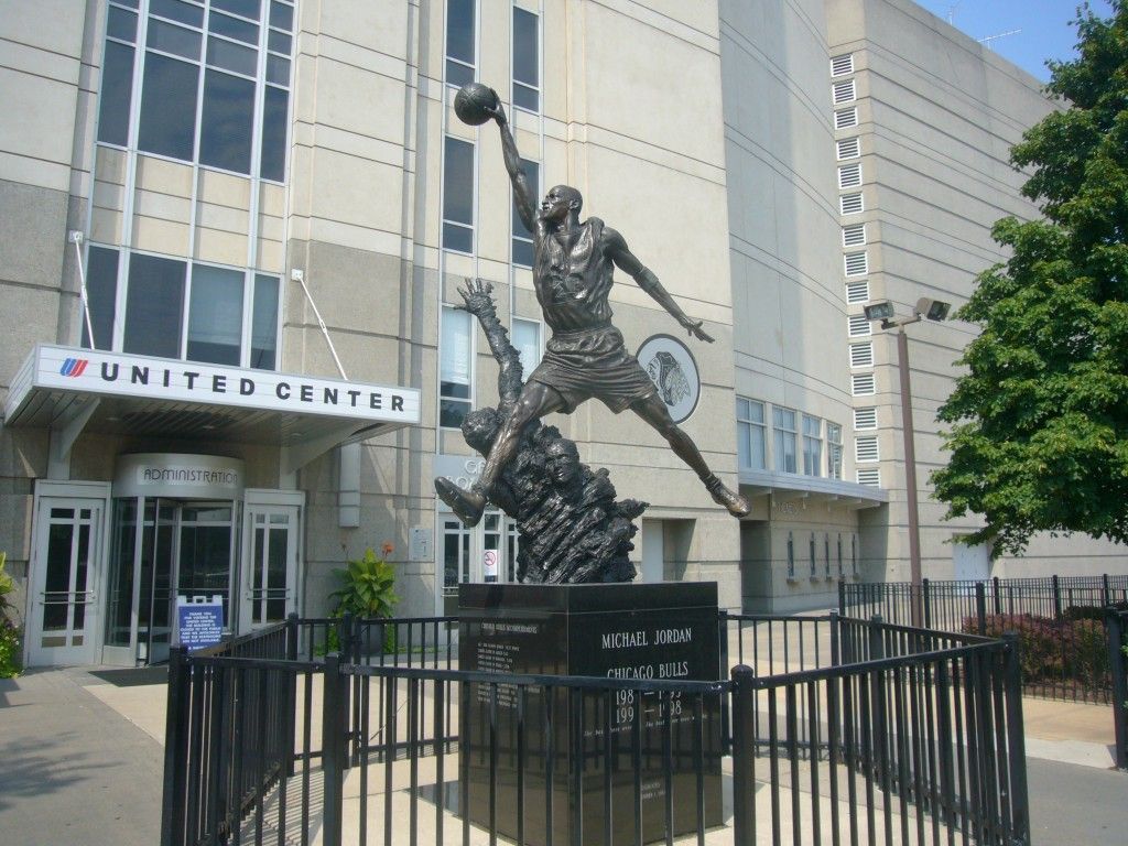 Estatua Michael Jordan