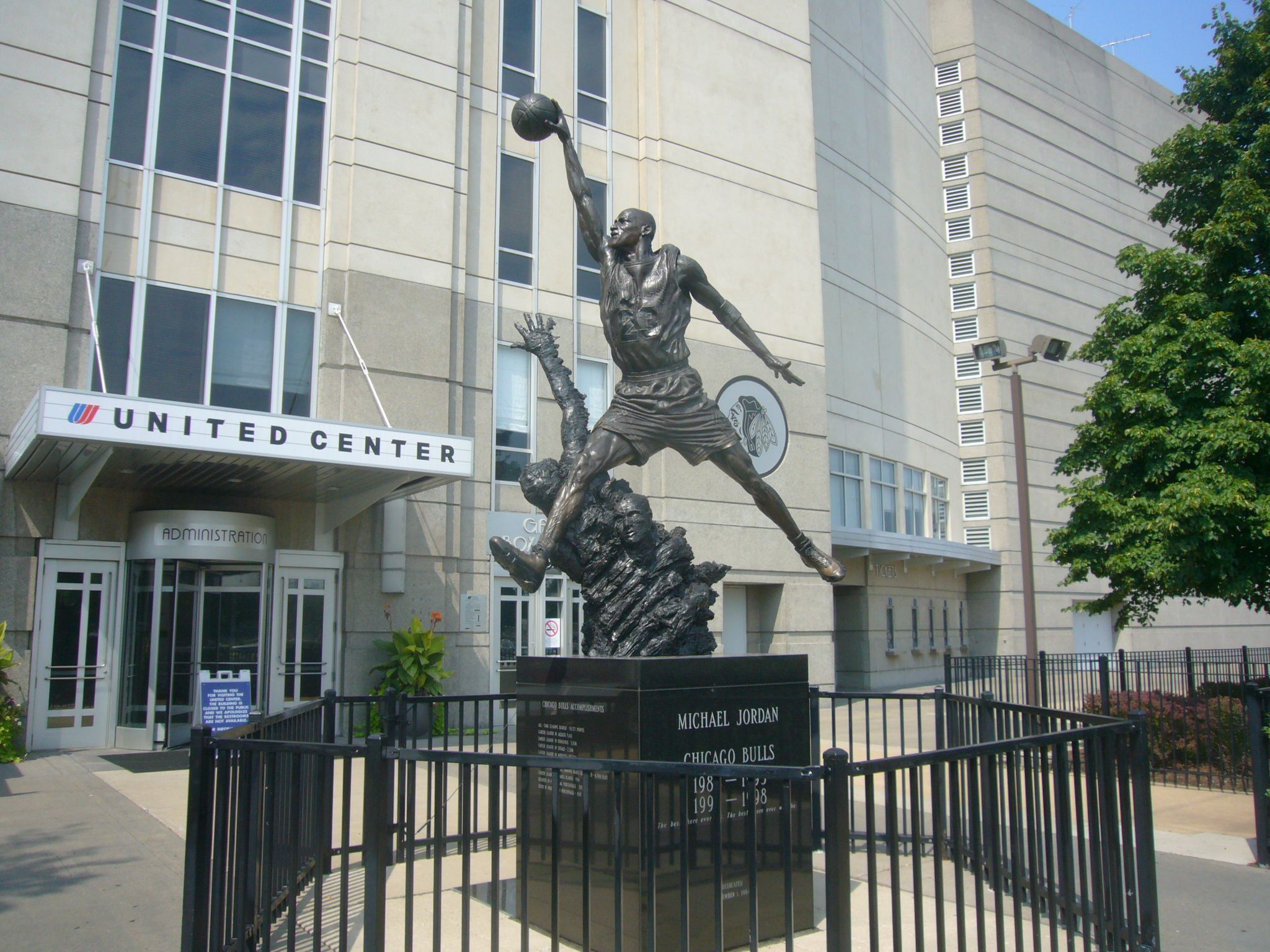 Estatua Michael Jordan