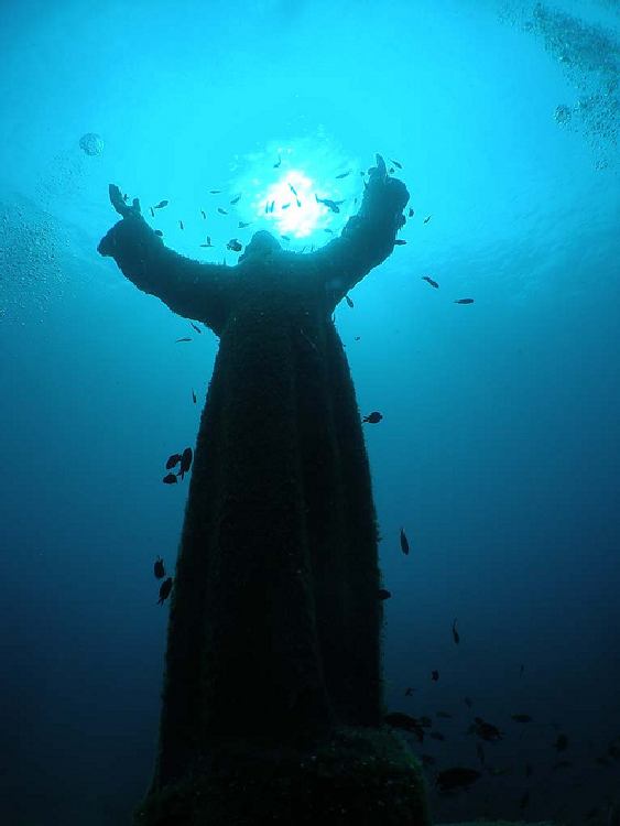 San-Fruttuoso-christ Cristo sumergido de San Fruttuoso