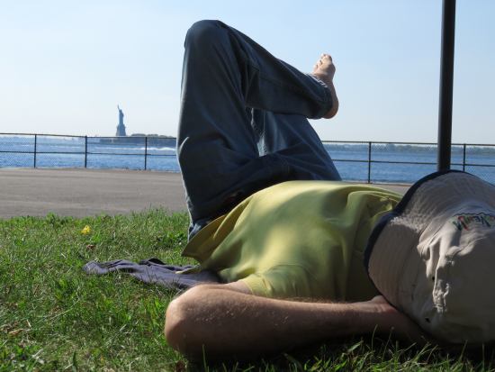 Governors Island con la estatua de la libertad al fondo