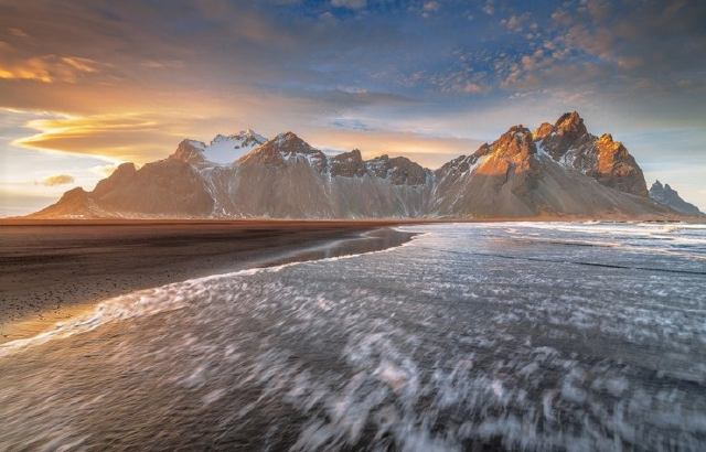 Playa Enigmática de la Impresionante Islandia