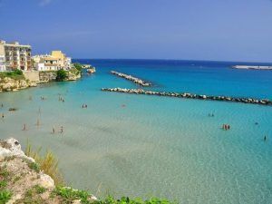 Aguas turquesas en Otranto