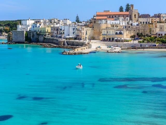 Aguas turquesas en Otranto
