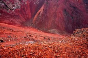 Cráter del volcán Morado Norte. Payunia