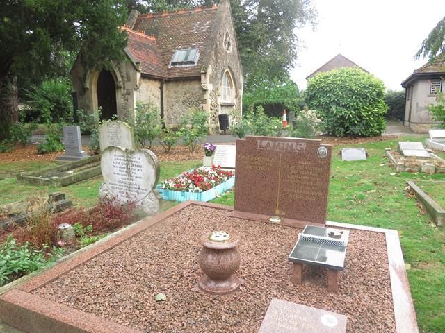 Cemeterio de Canterbury con mesa de ping-pong