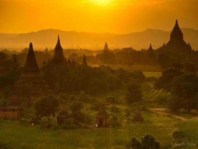amanecer de los templos de Bagan en Myanmar