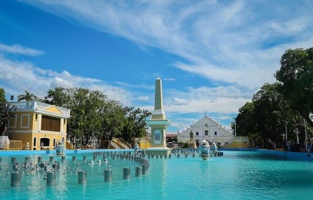 Plaza Salcedo frente a la Catedral de San Pablo