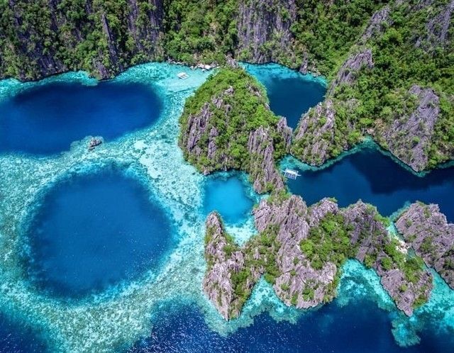 Vista aerea de Twin Lagoon en Coron Palawan (Filipinas)