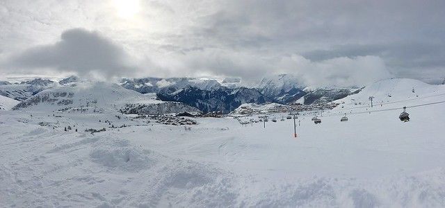 Pueblo y montañas de Alpe d’Huez (Francia)
