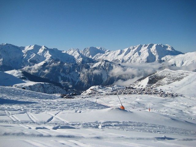 Pueblo y montañas de Alpe d’Huez (Francia)