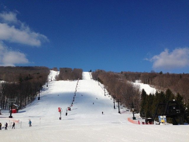 Esquiando en Bristol Mountain (Nueva York)