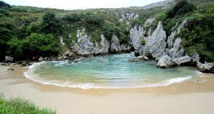 playa de gulpiyuri