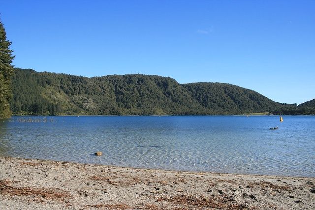 Tikitapu Lake
