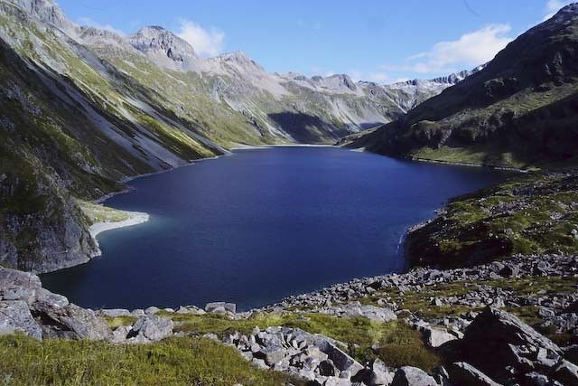Tikitapu Lake