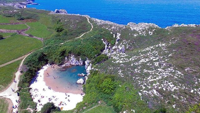 Playa Gulpiyuri (Asturias)